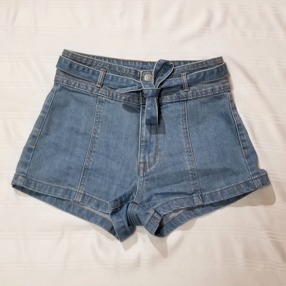 PacSun Pants - PacSun Women's 70's Jean Short. Size 25. Boho Summer Festival